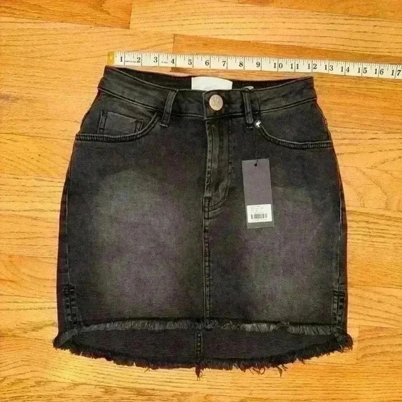 One Teaspoon 2020 Black Swan Denim Mini Skirt NWT Size: 24 - Picture 7 of 10